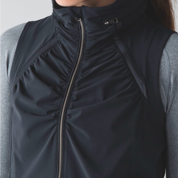 Lululemon on Go the Distance Runners Vest w/ zip-out hood, lightweight, black 8 - Picture 15 of 15